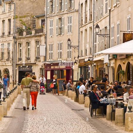 Charmant Cocon Iode Cosy Equipe, Baigne De Lumiere, Situe Au Coeur De La Rochelle A 1Min A Pied Du Marche Central Avec Tv Et Wifi Екстериор снимка