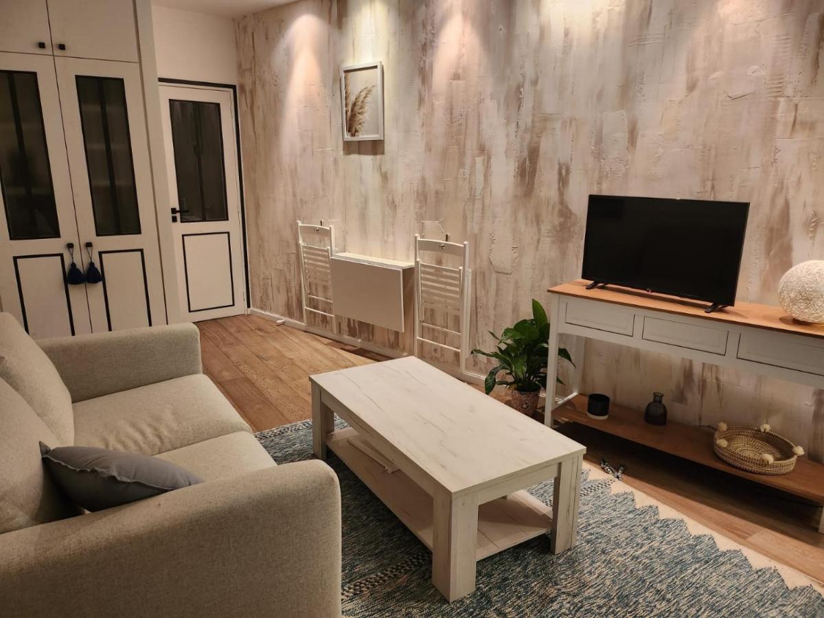 Charmant Cocon Iode Cosy Equipe, Baigne De Lumiere, Situe Au Coeur De La Rochelle A 1Min A Pied Du Marche Central Avec Tv Et Wifi Екстериор снимка
